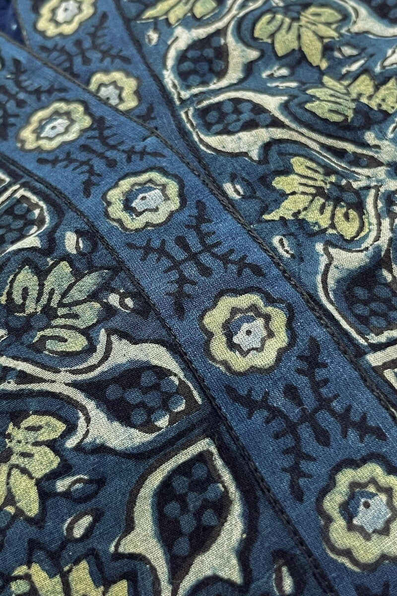 Sehra Zaaida Ajrak Kurta