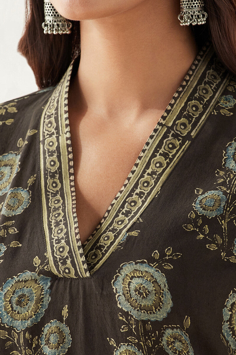 Sehra Nadia Ajrak Kurta