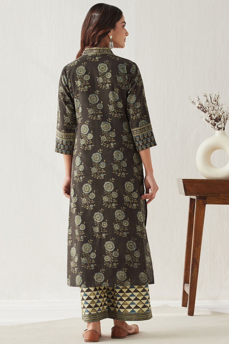 Sehra Nadia Ajrak Kurta