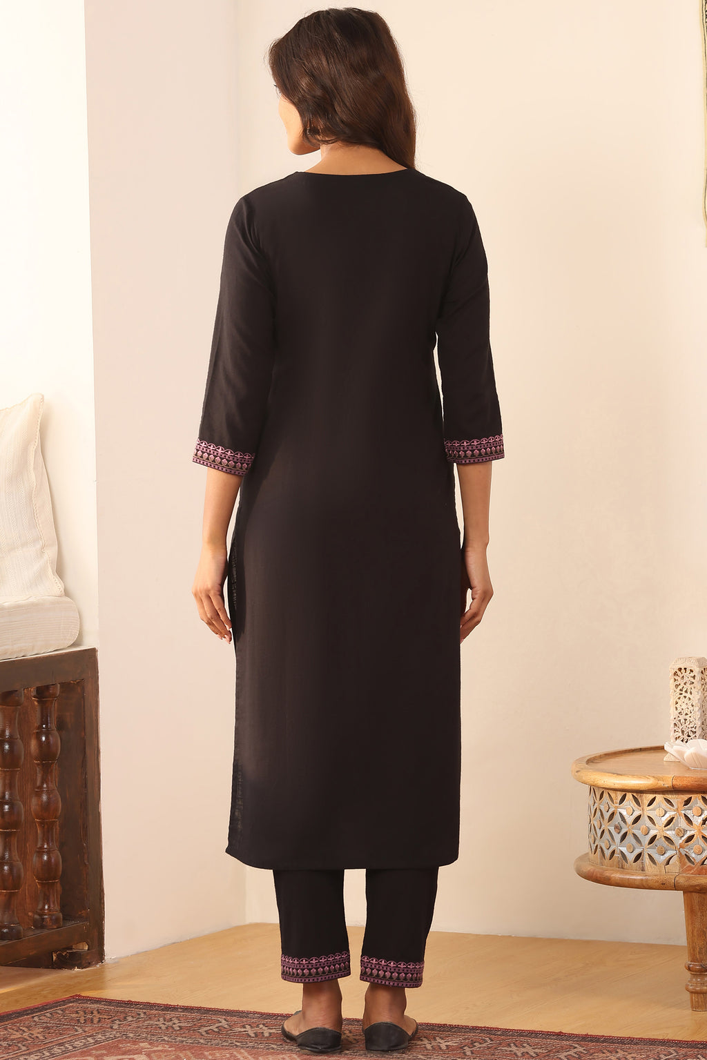 Surplus: Mehraab Farah Kurta