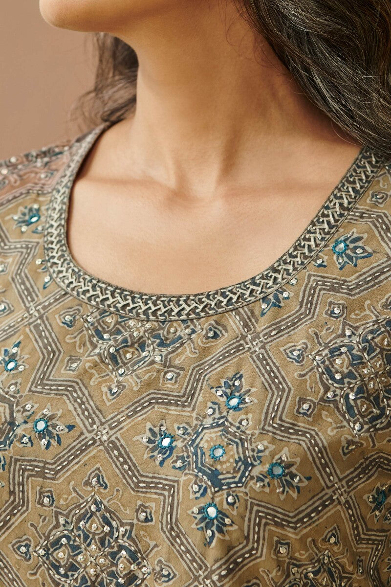Sehra Zoya Ajrak Kurta