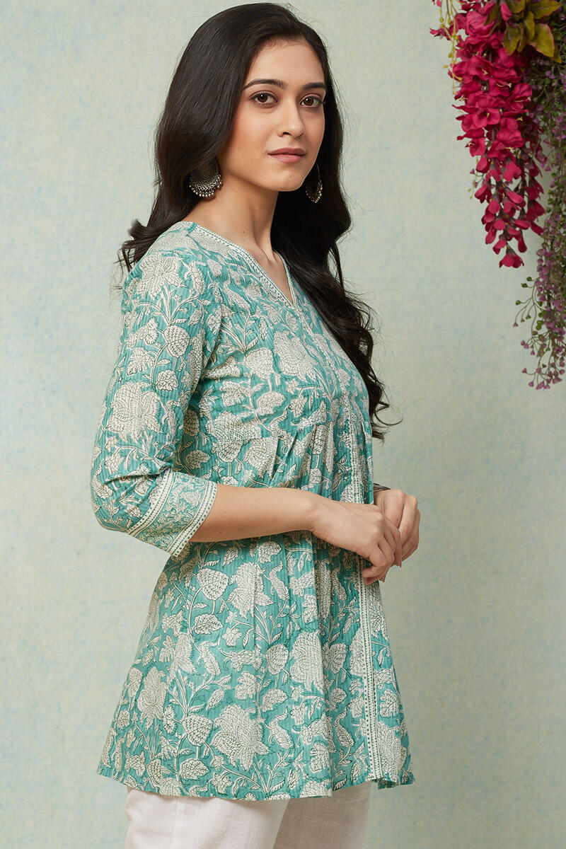 Anahita Zoya Kurti