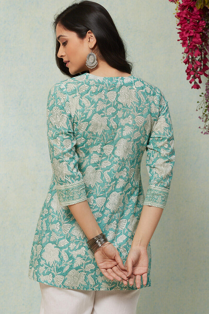 Anahita Zoya Kurti