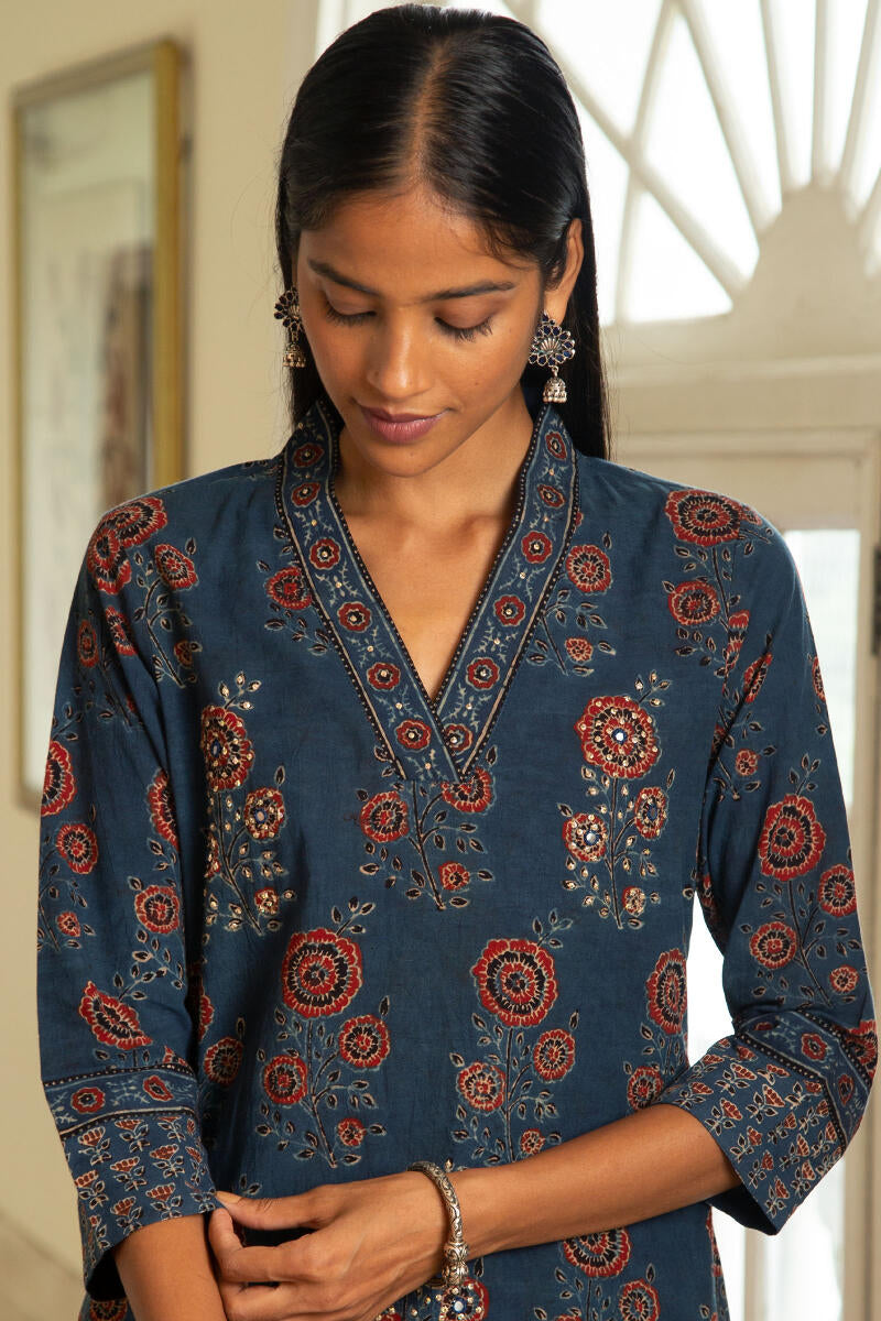 Sehra Zafina Ajrak Kurta