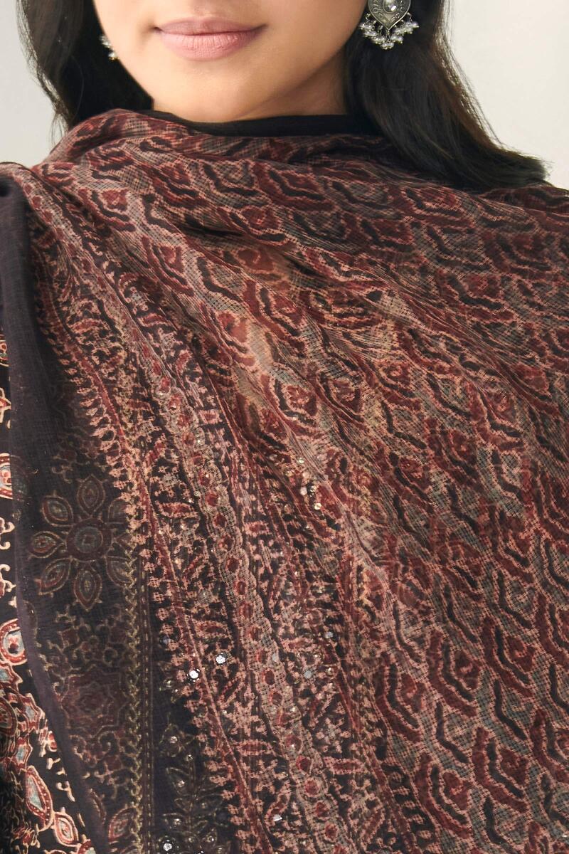 Sehra Farheen Ajrak Dupatta