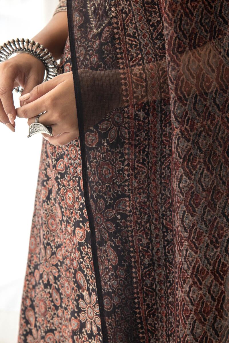 Sehra Farheen Ajrak Dupatta