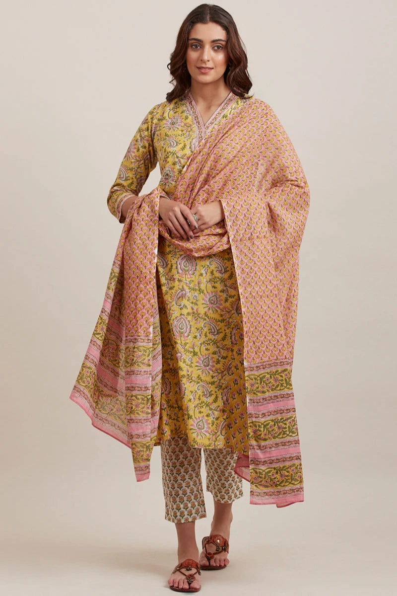 Gauhar Nida Kurta