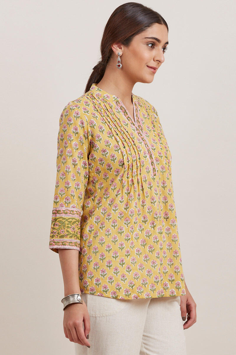 Gauhar Nida Top