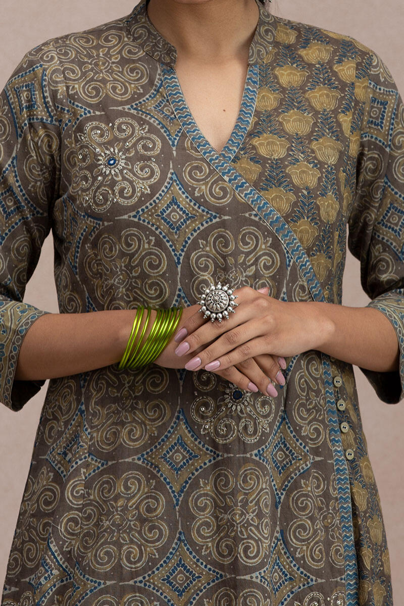 Rehnuma Kiara Ajrak Kurta
