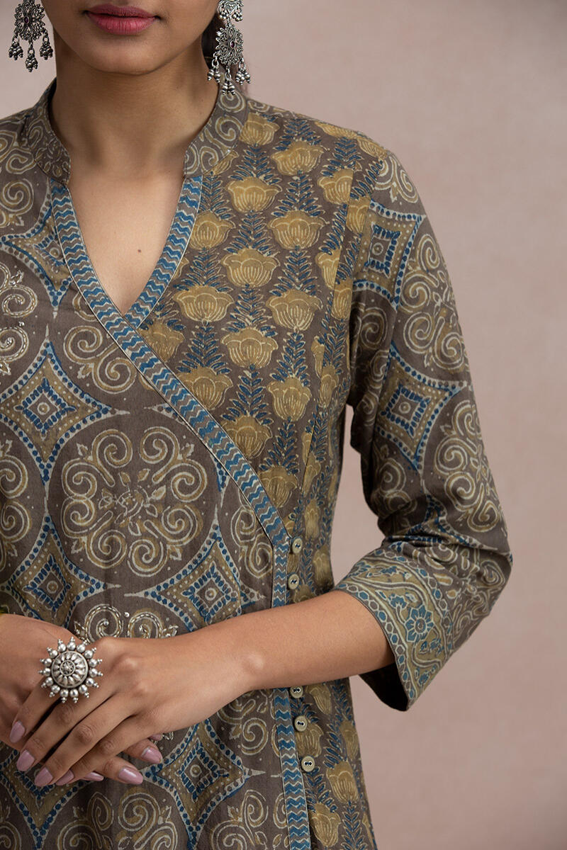 Rehnuma Kiara Ajrak Kurta