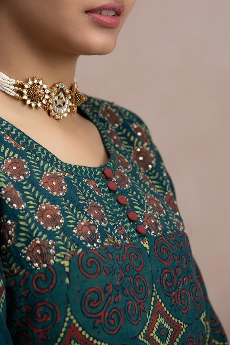 Rehnuma Nisha Ajrak Kurta
