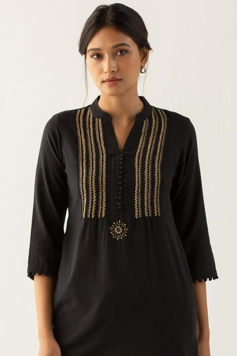 Kashida Maya Kurta
