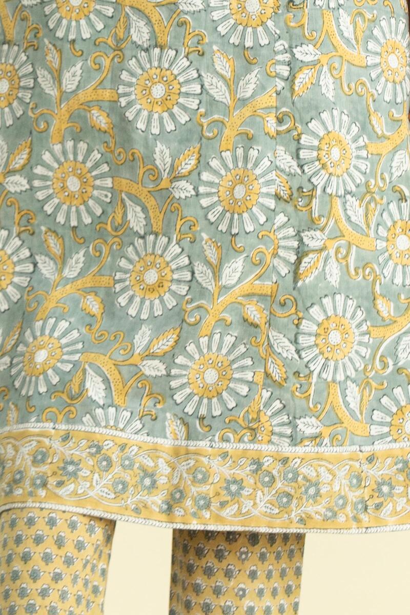 Gauhar Zafiya Kurta
