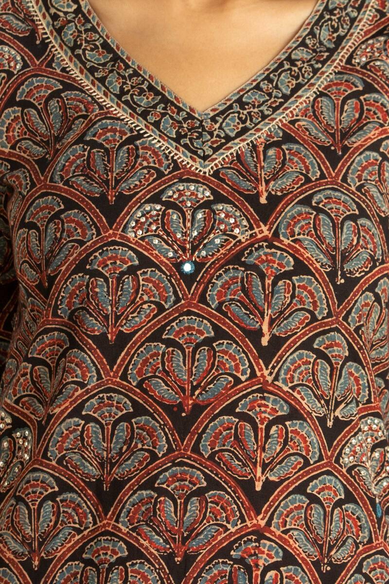 Sehra Nafiya Kurta