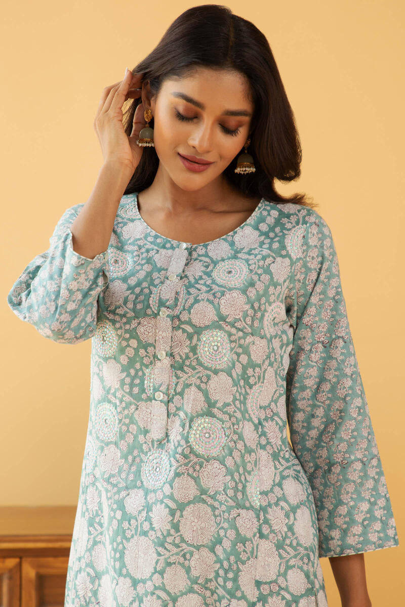 Anahita Zohra Kurta