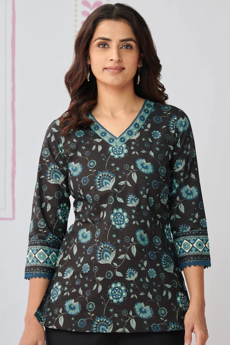 Gauhar Nida Top