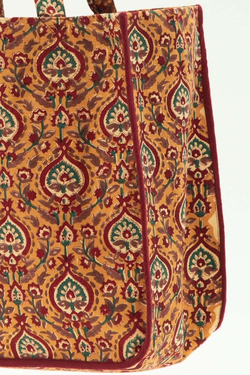 Roza Aasira Tote Bag