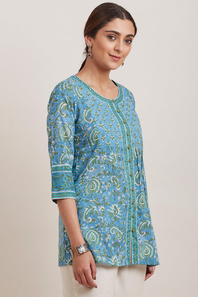 Gauhar Nameera Kurti