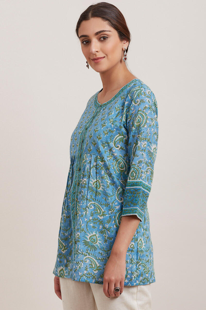 Gauhar Nameera Kurti