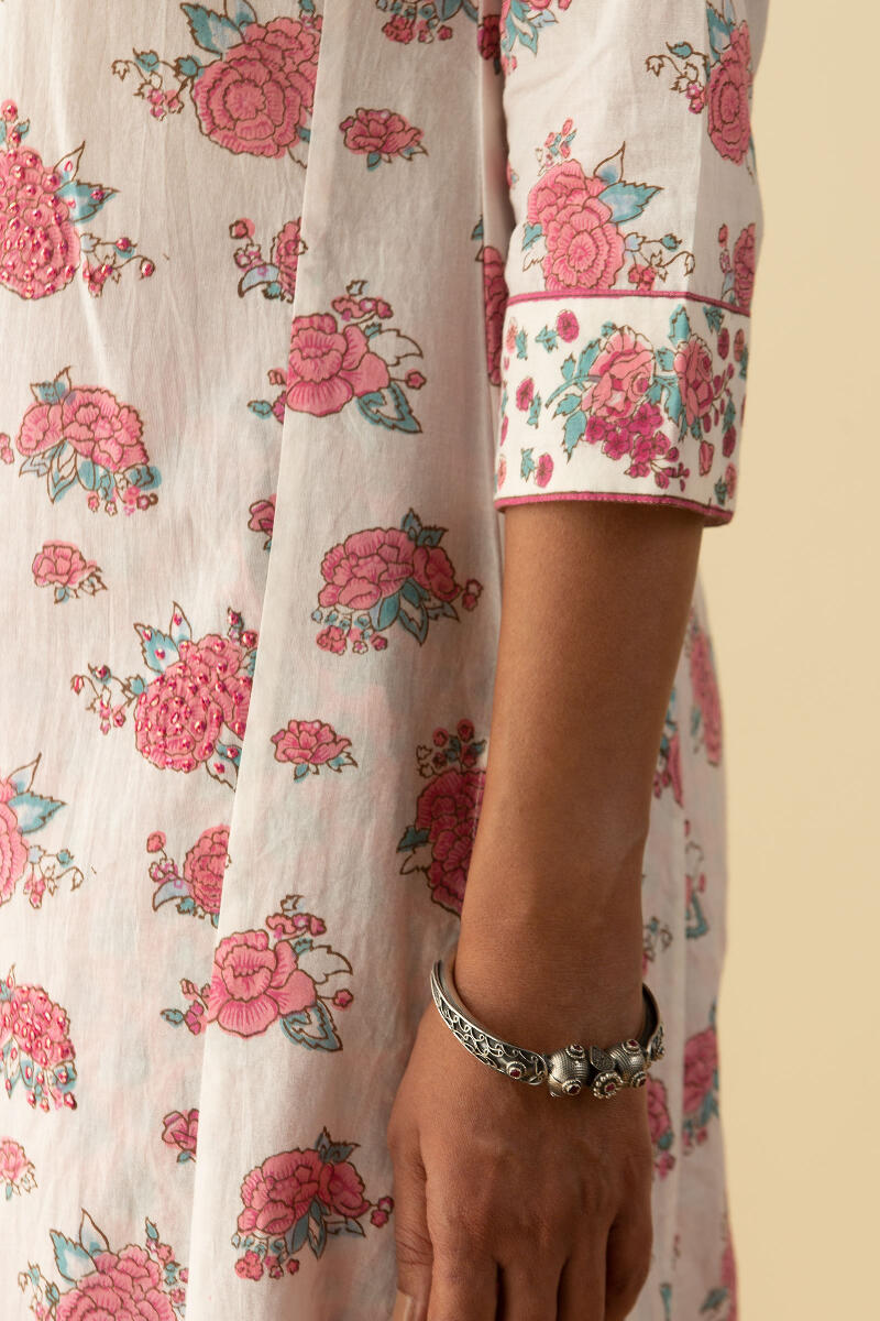 Gulbarg Aiza Kurta
