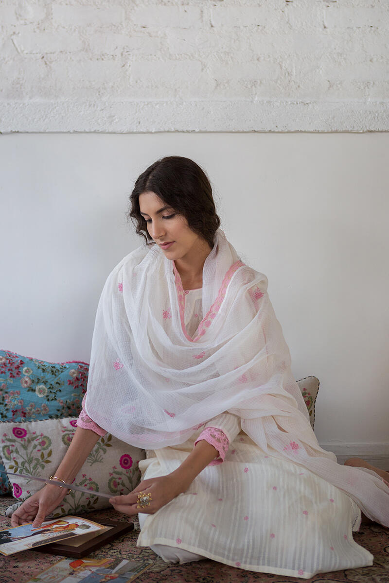 Gulnaz Fiza Kurta