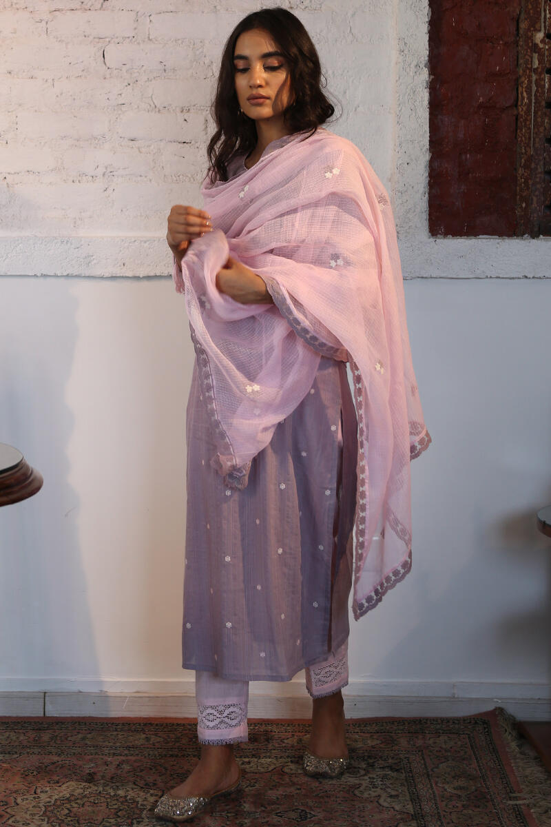 Gulnaz Mahrin Kurta