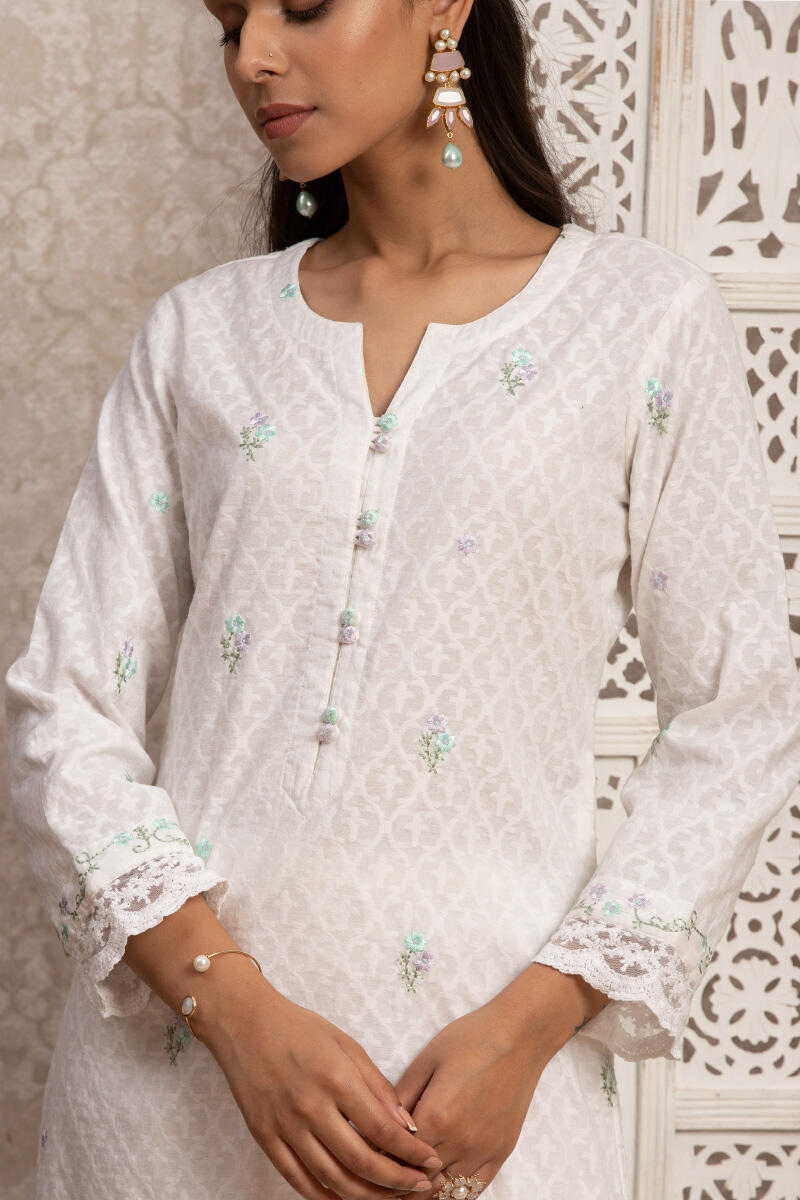 Gulnaz Yasmina Kurta