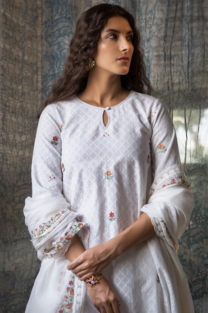 Gulnaz Zafia Kurta