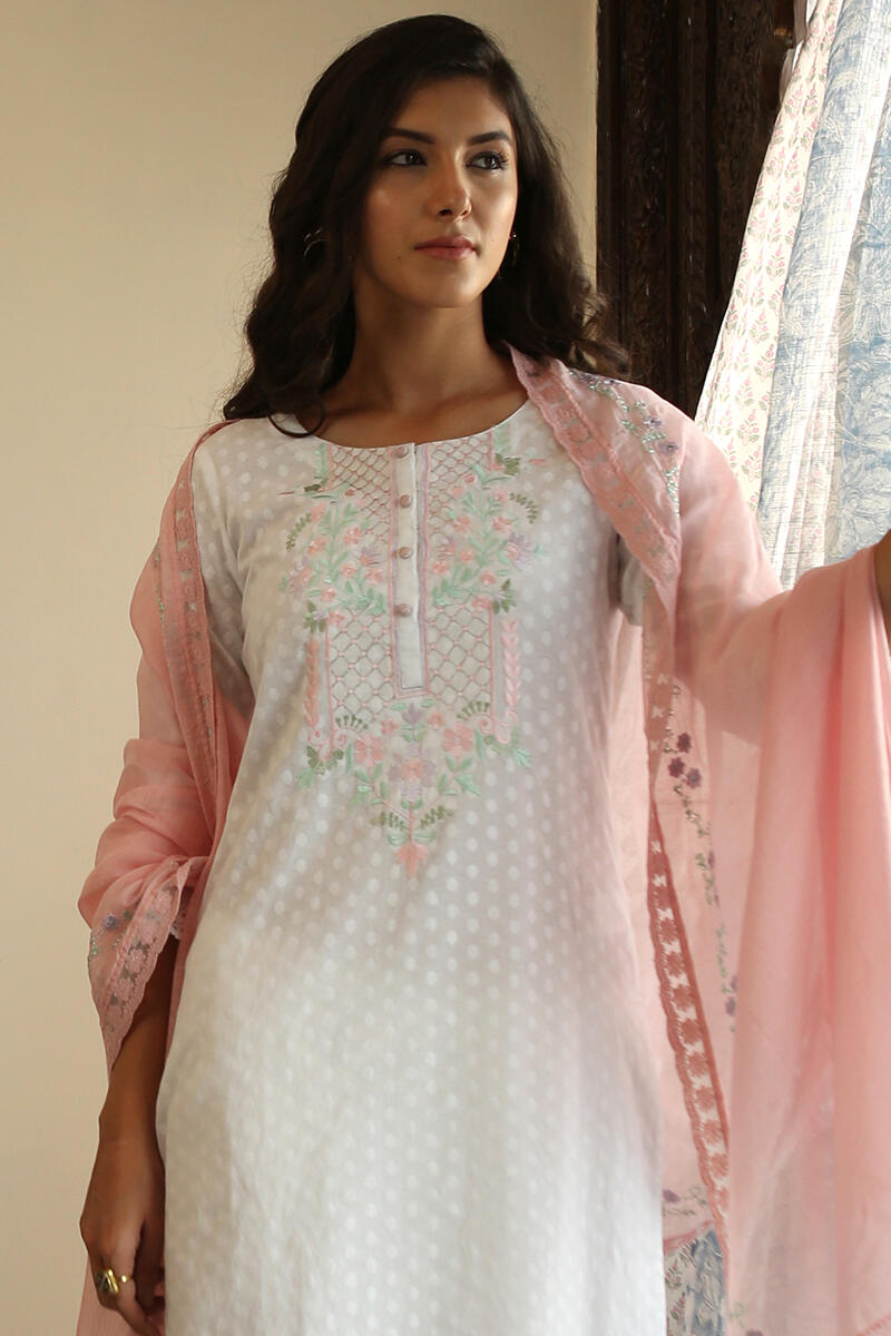 Gulnaz Zeenat Kurta