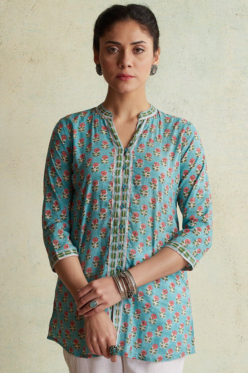Gulzar Naima Kurti.