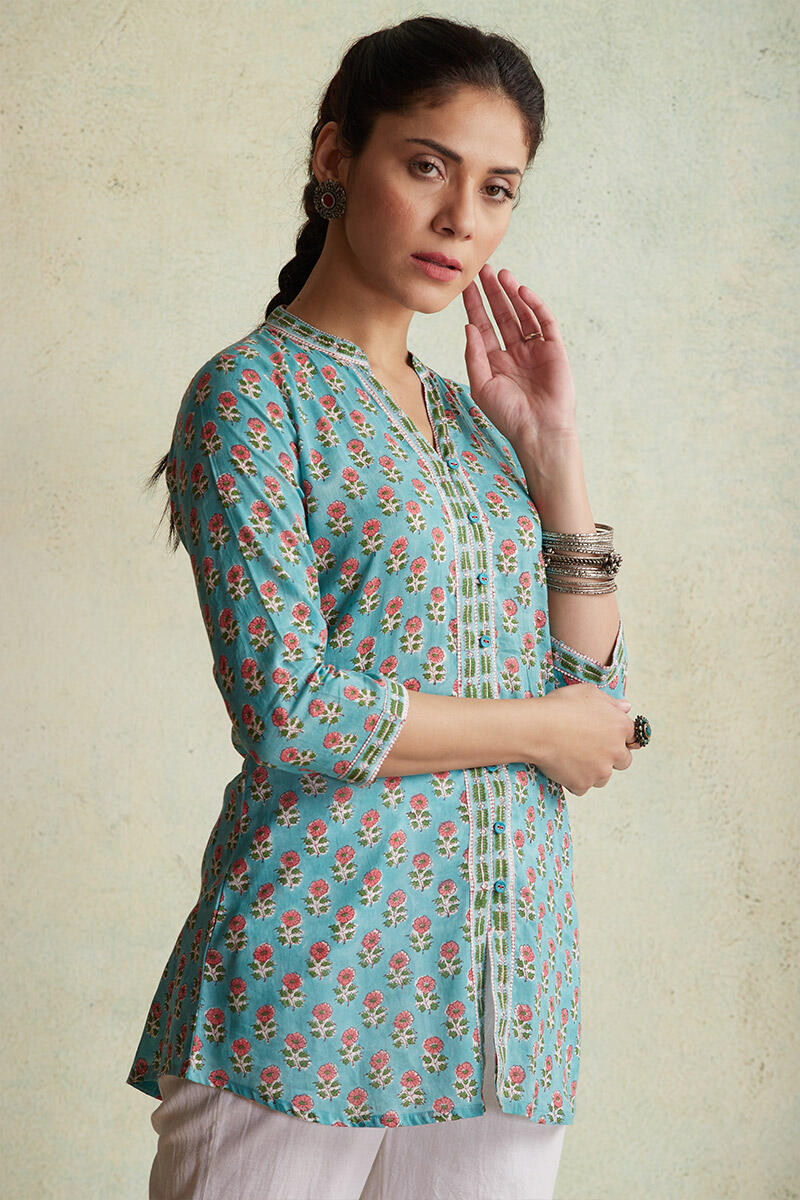 Gulzar Naima Kurti.