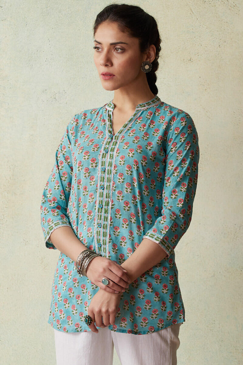 Gulzar Naima Kurti.