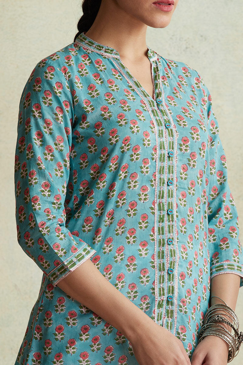 Gulzar Naima Kurti.