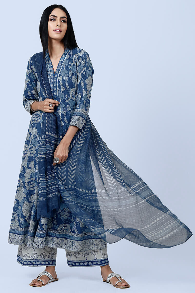 Nur Zareena Kurta