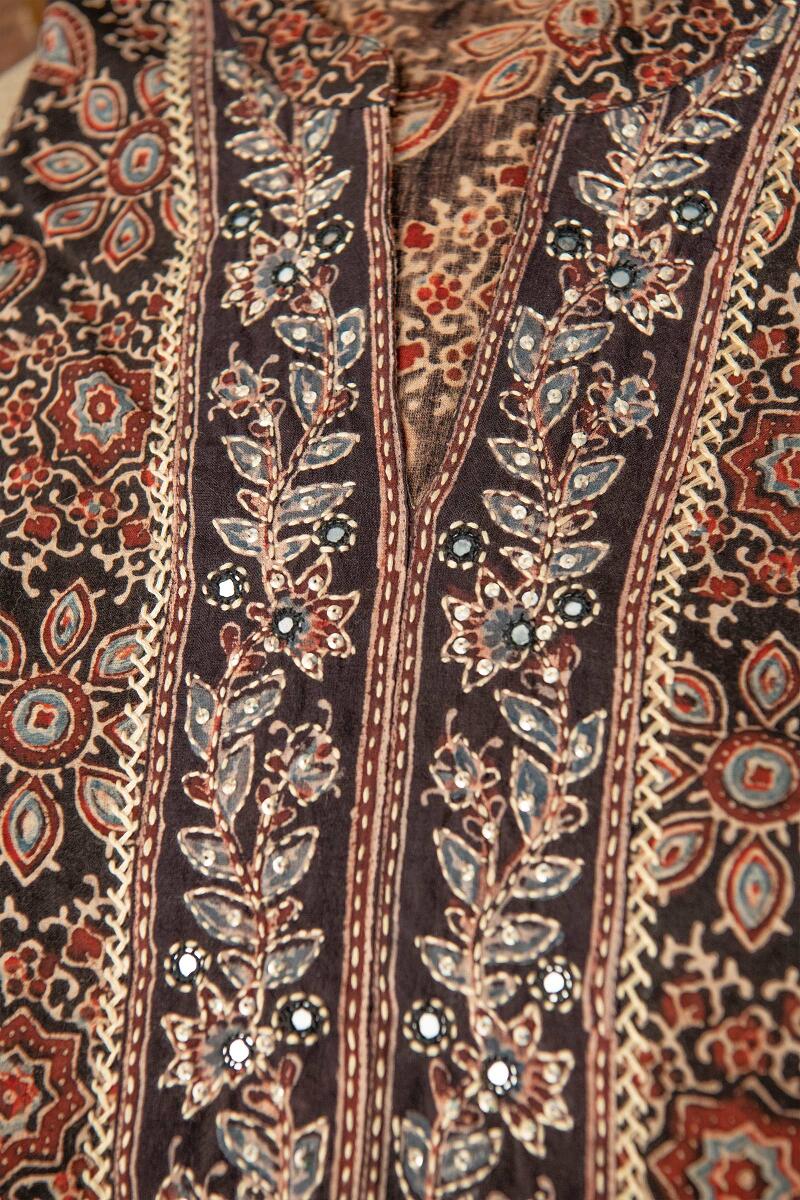 Sehra Farheen Ajrak Kurta