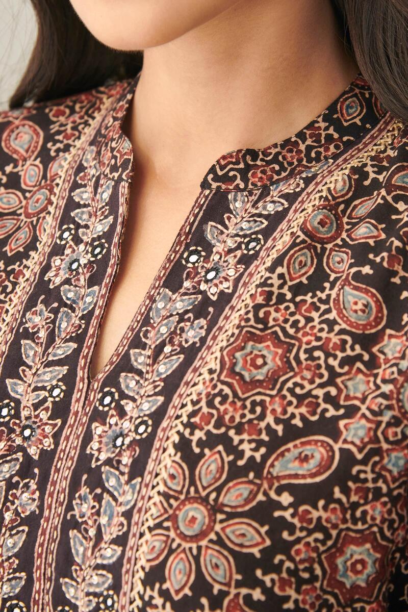 Sehra Farheen Ajrak Kurta