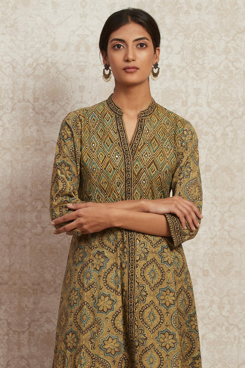 Mahroush Jia Ajrak Kurta