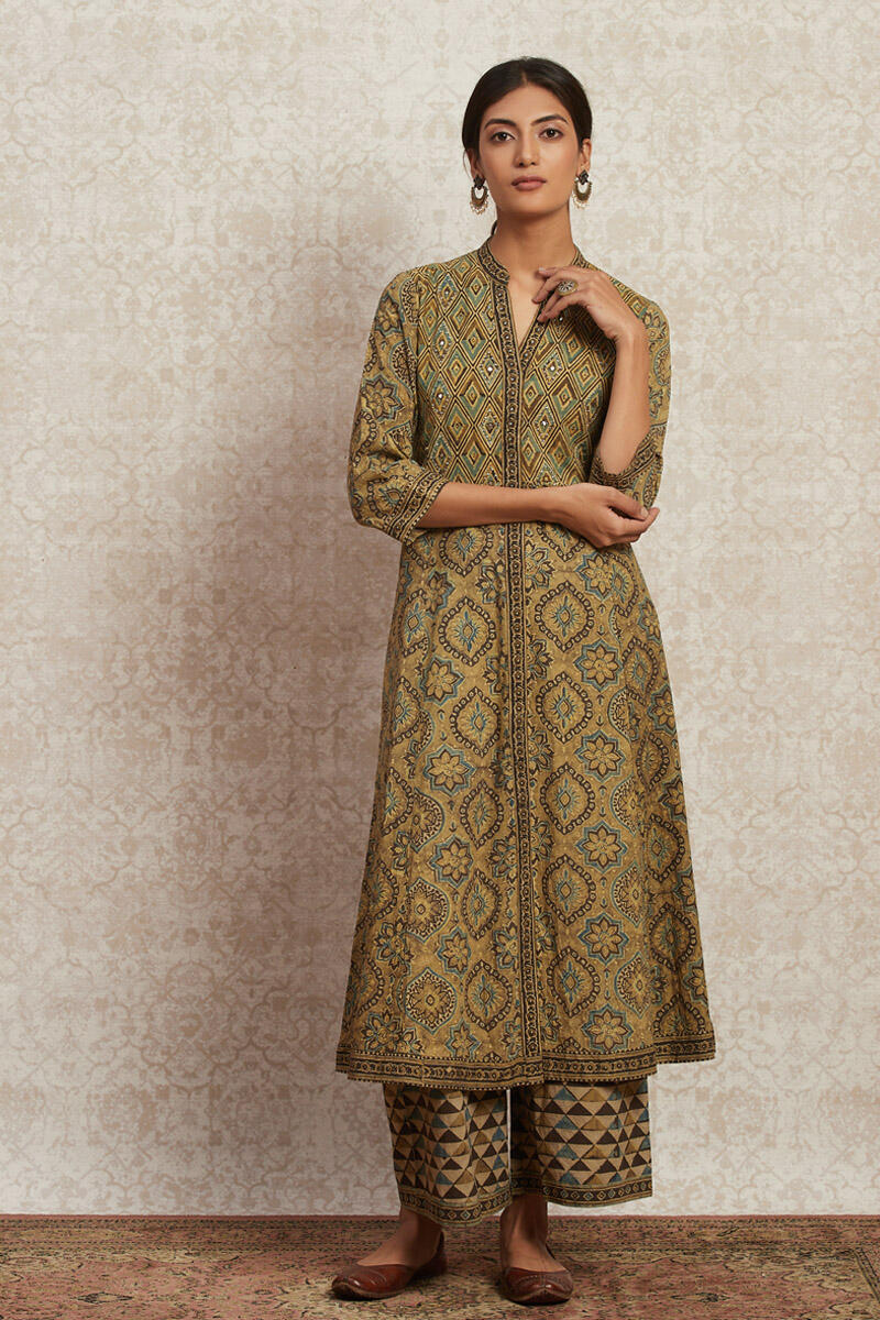 Mahroush Jia Ajrak Kurta