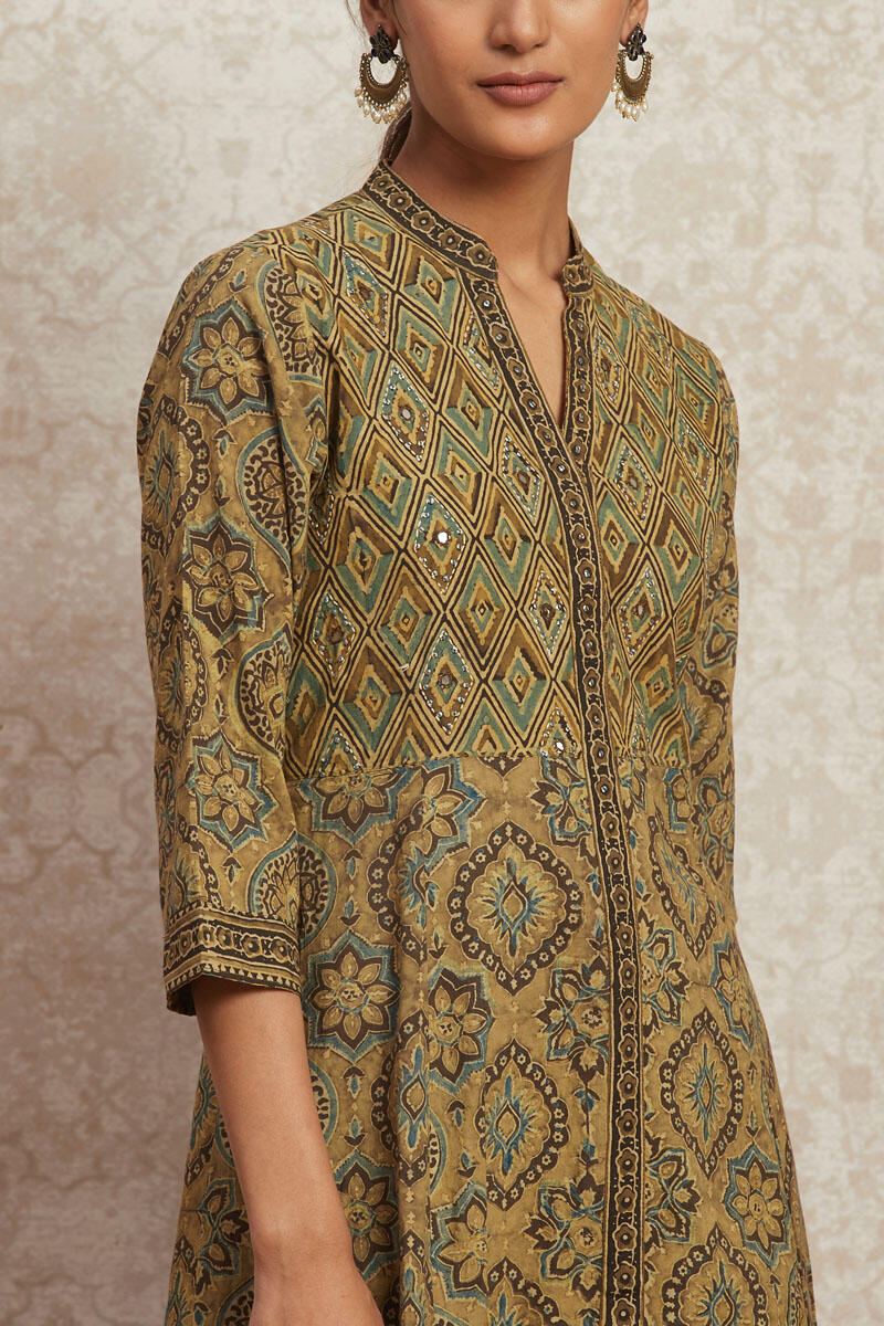 Mahroush Jia Ajrak Kurta