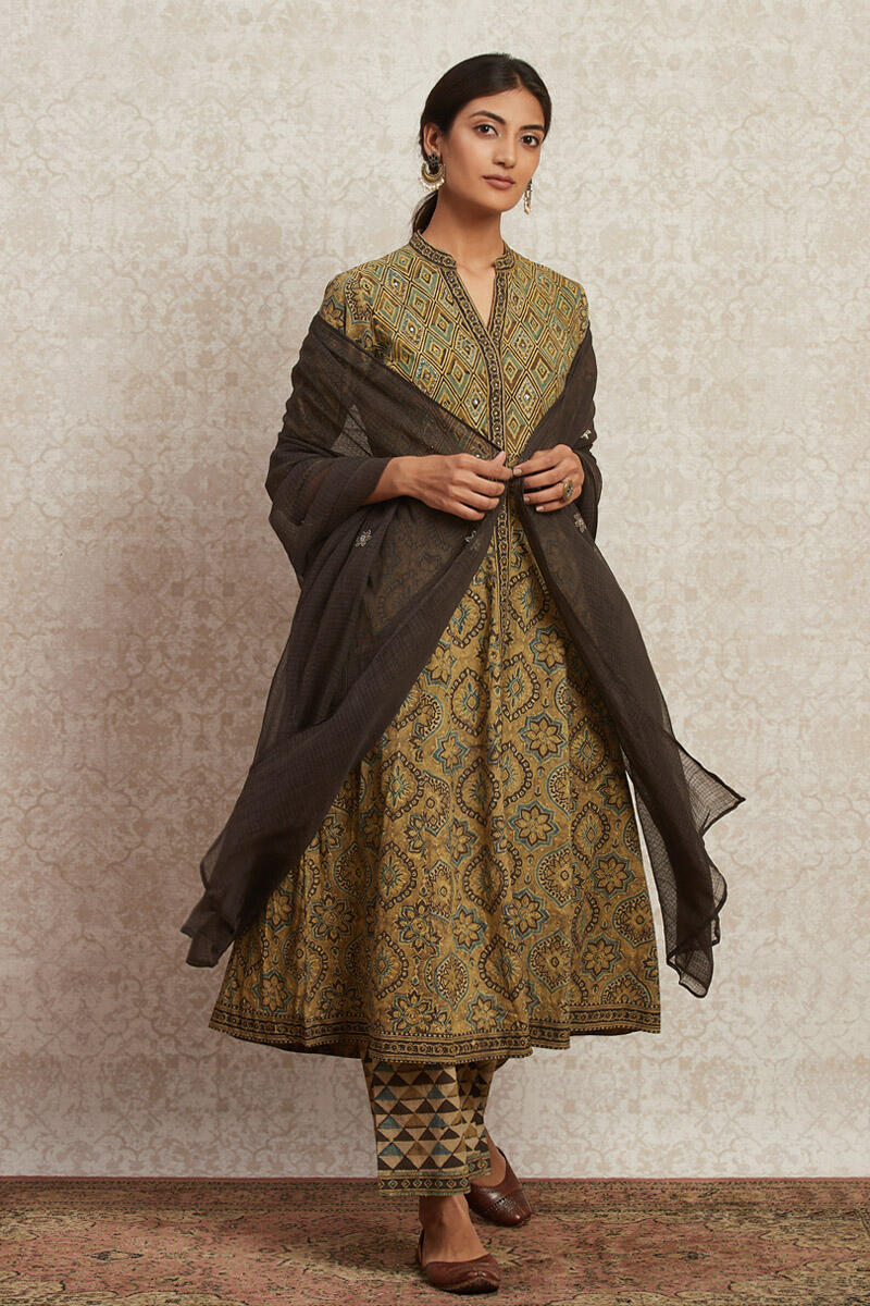 Mahroush Jia Ajrak Kurta