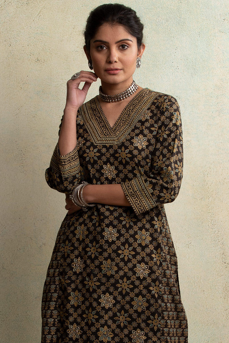Mahroush Mahira Ajrak Kurta