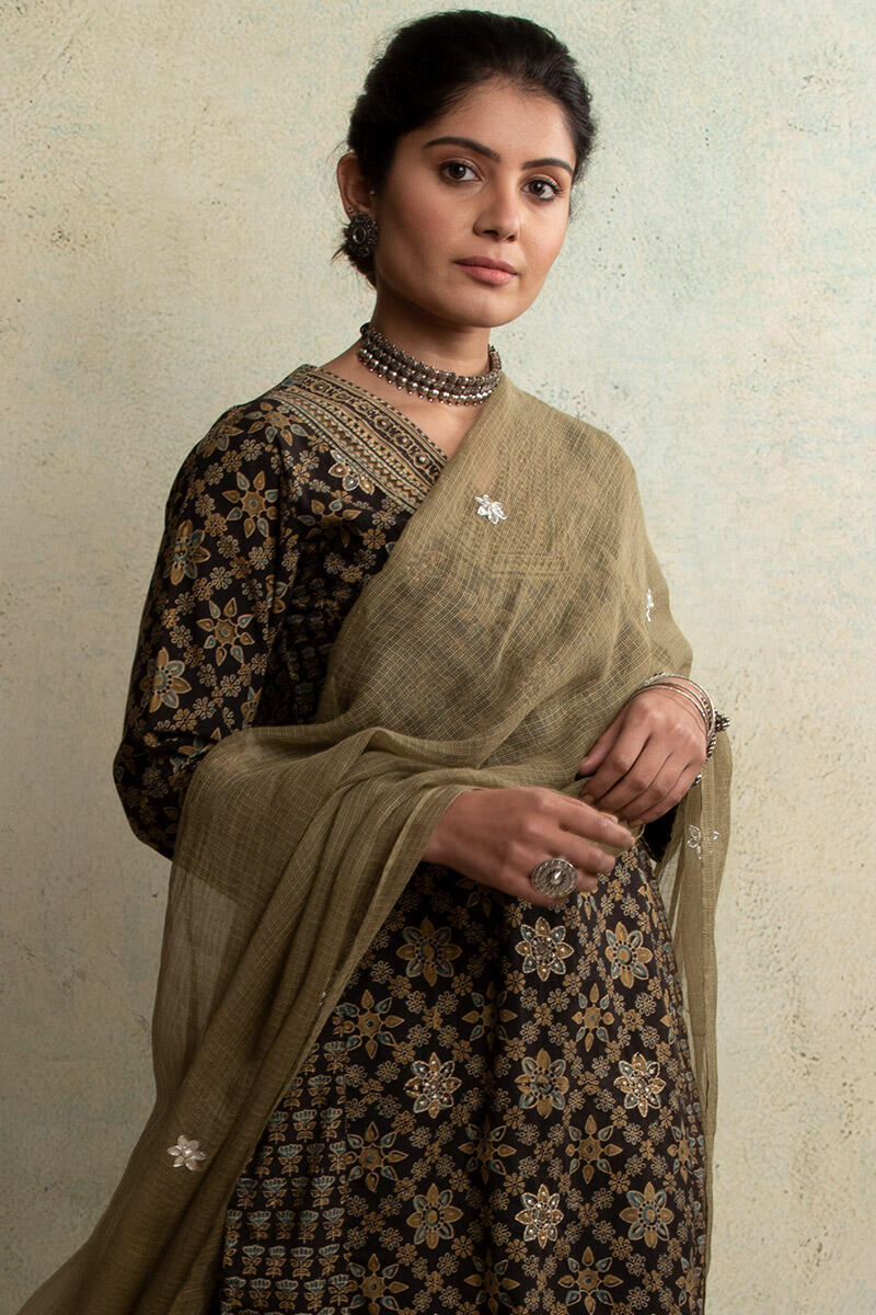 Mahroush Mahira Ajrak Kurta