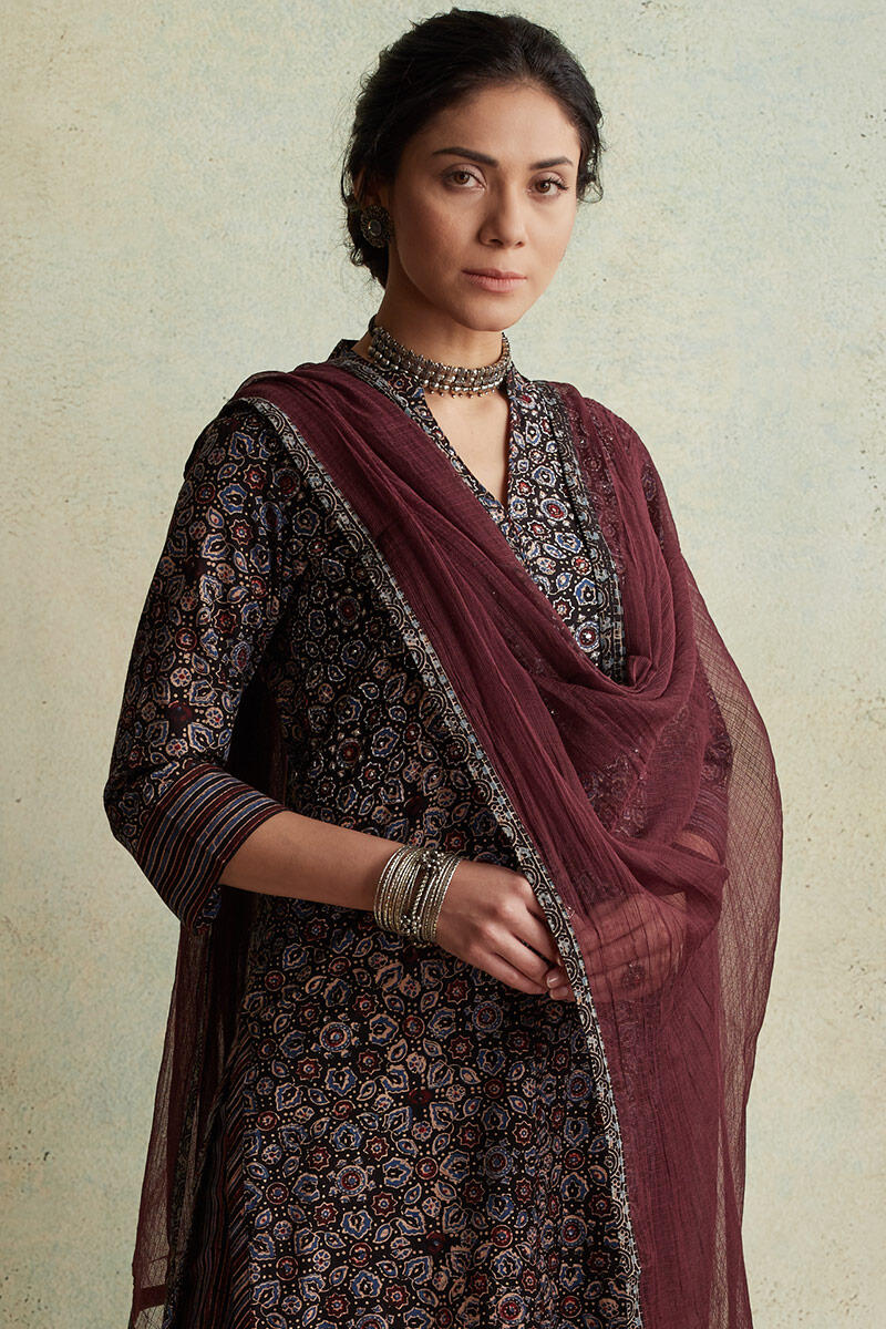 Mahroush Nikhat Ajrak Kurta