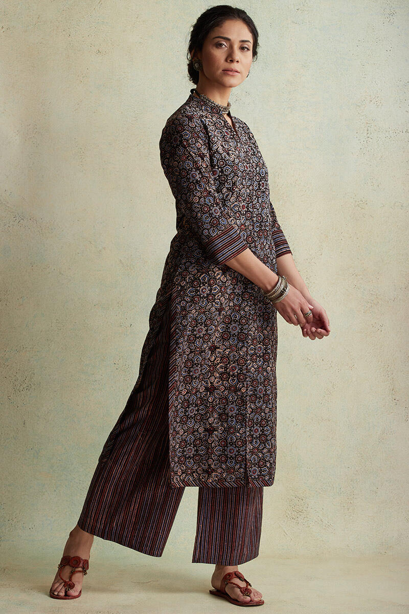 Mahroush Nikhat Ajrak Kurta