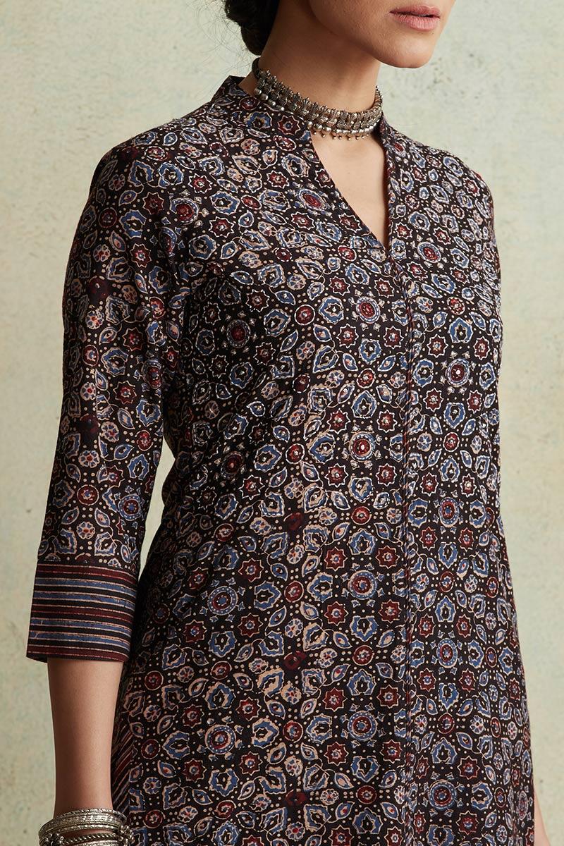 Mahroush Nikhat Ajrak Kurta