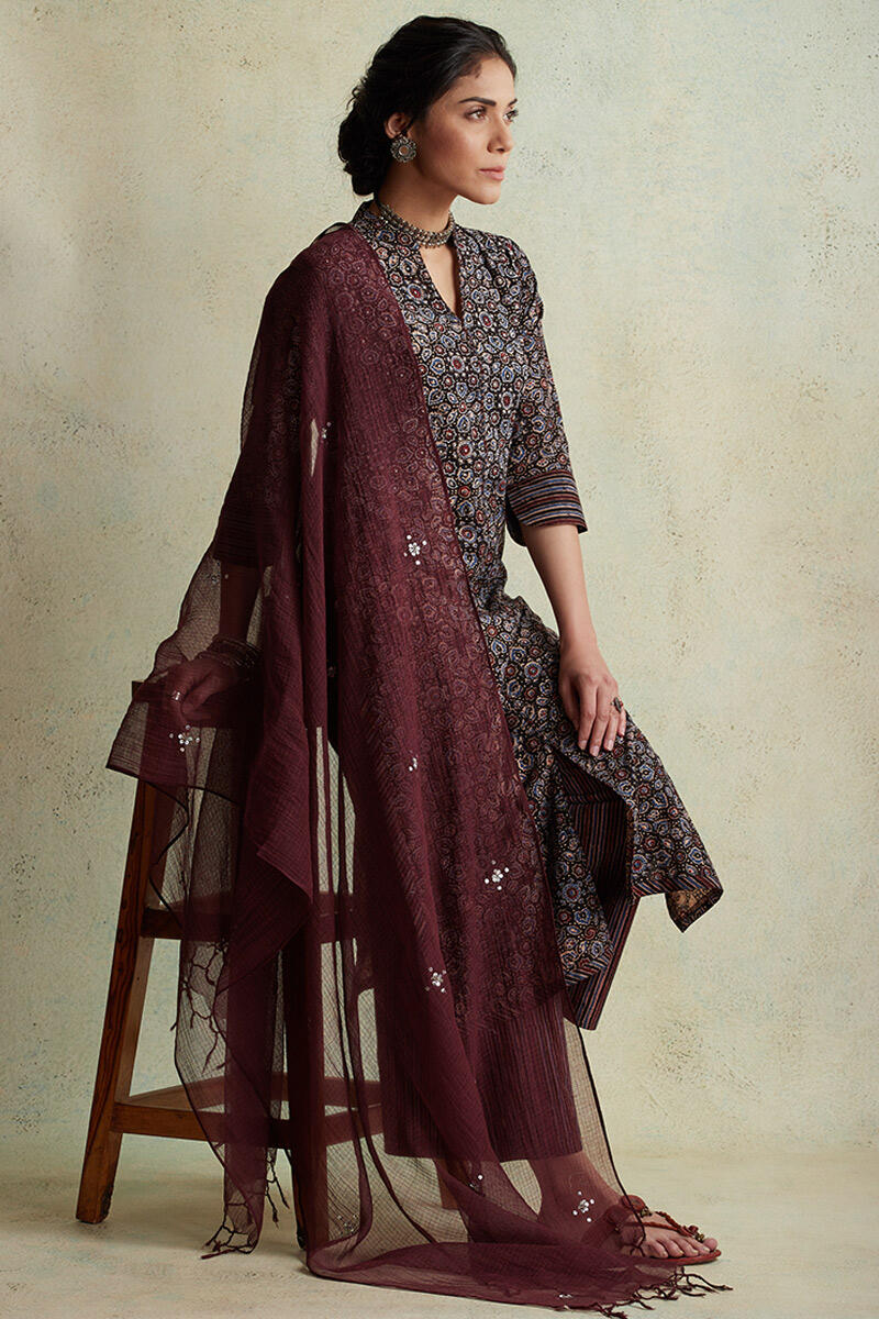 Mahroush Nikhat Ajrak Kurta