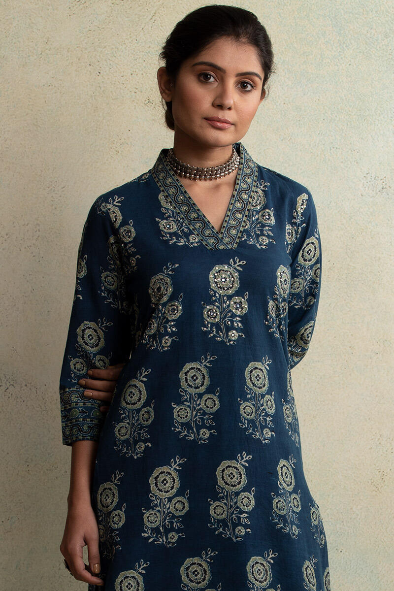 Mahroush Rosana Ajrak Kurta