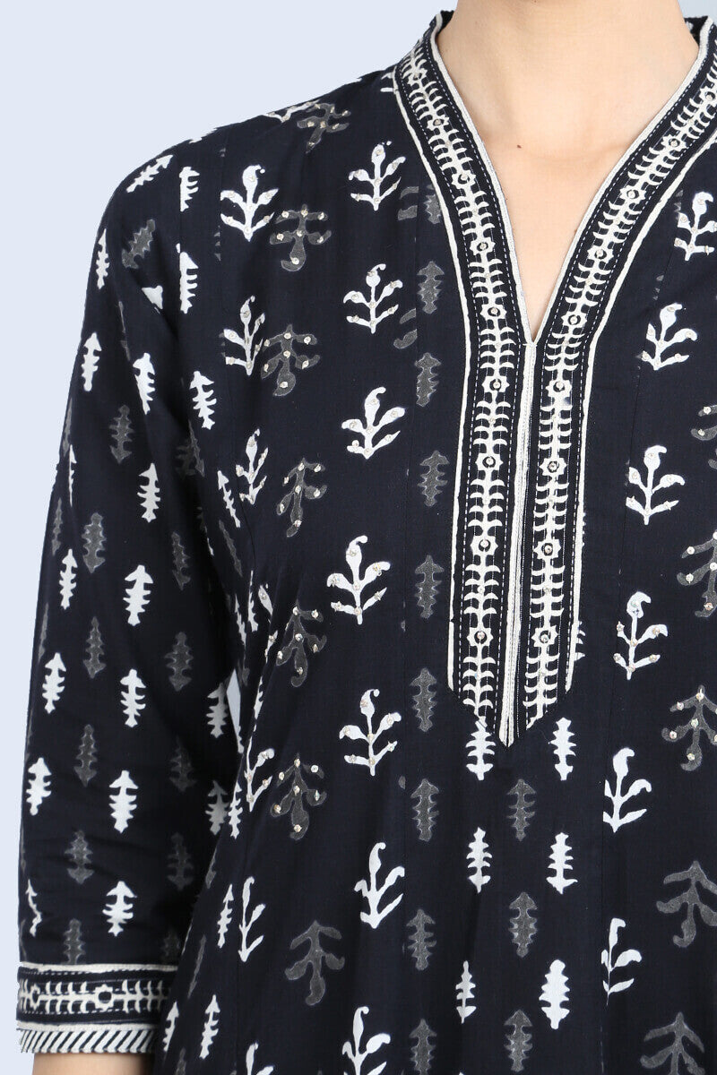 Mirza Nasreen Kurta