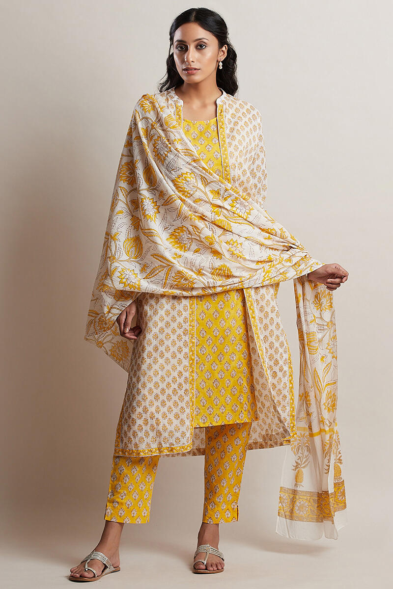 Nafees Maya Kurta