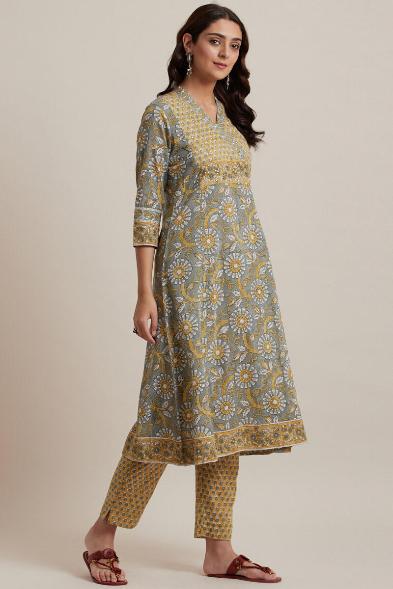 Nausheen Ruhi Kurta